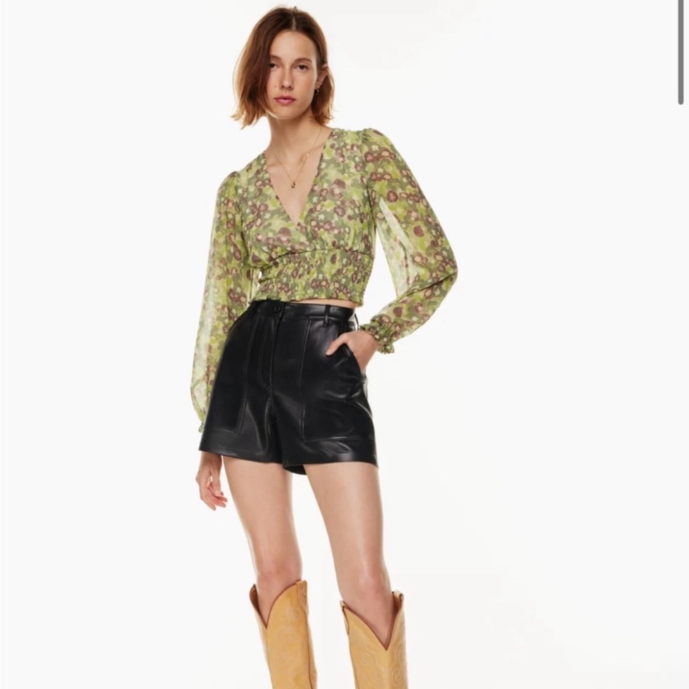 NWT ARITZIA WILFRED Nocturne faux leather black shorts women’s size 4